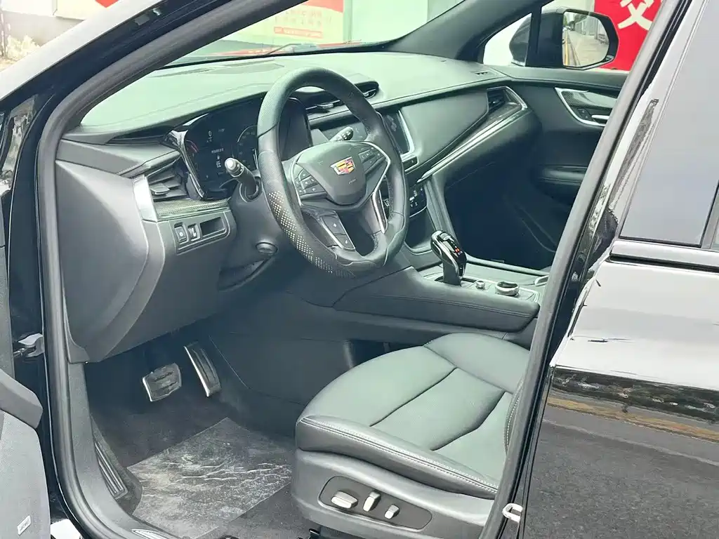 Cadillac XT5 — фото 10