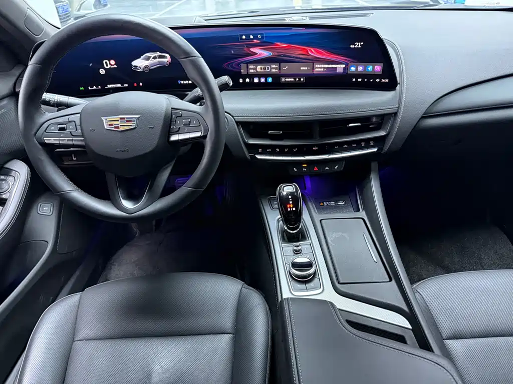Cadillac CT5 — фото 8