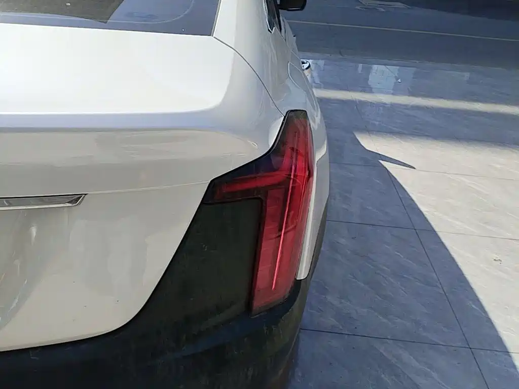 Cadillac CT5 — фото 8