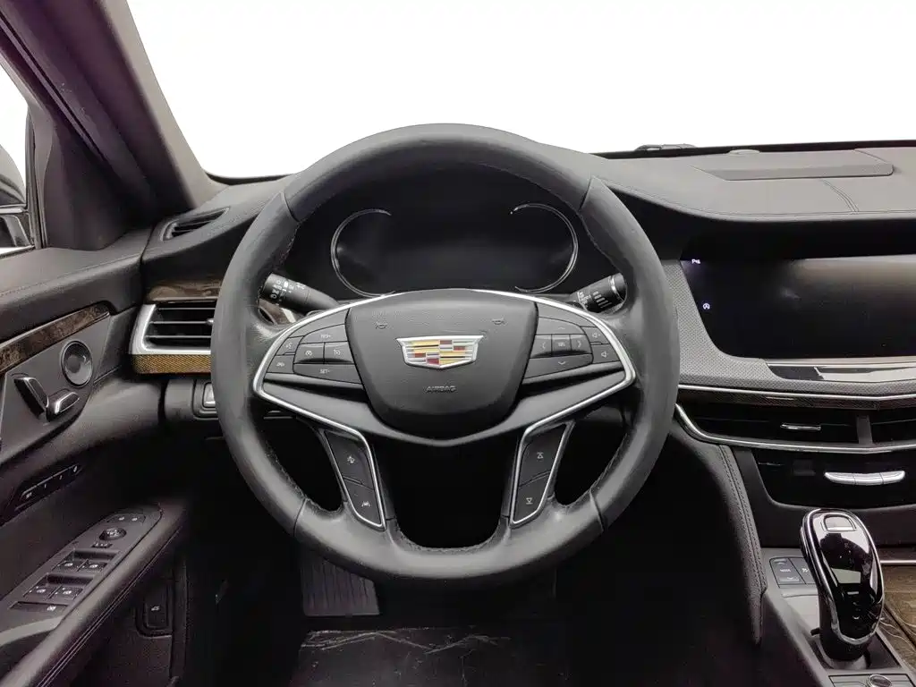 Cadillac CT6 — фото 11