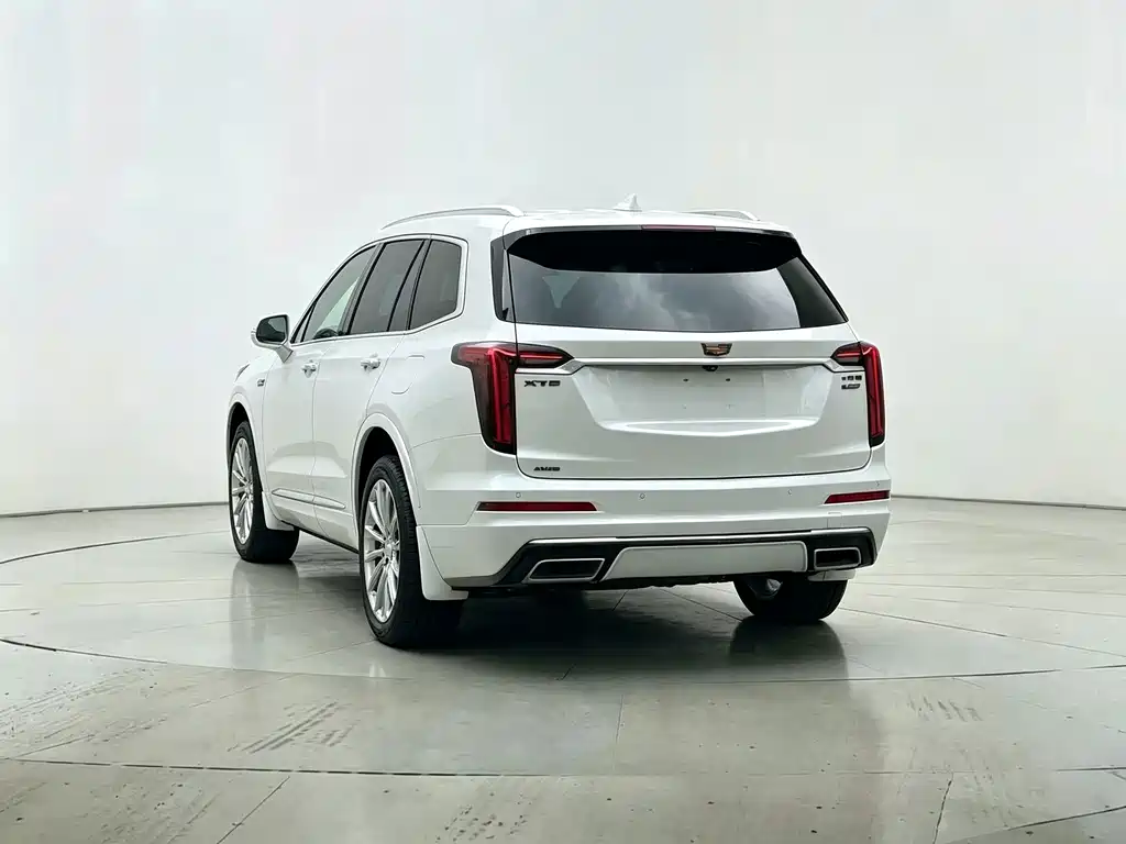 Cadillac XT6 — фото 9