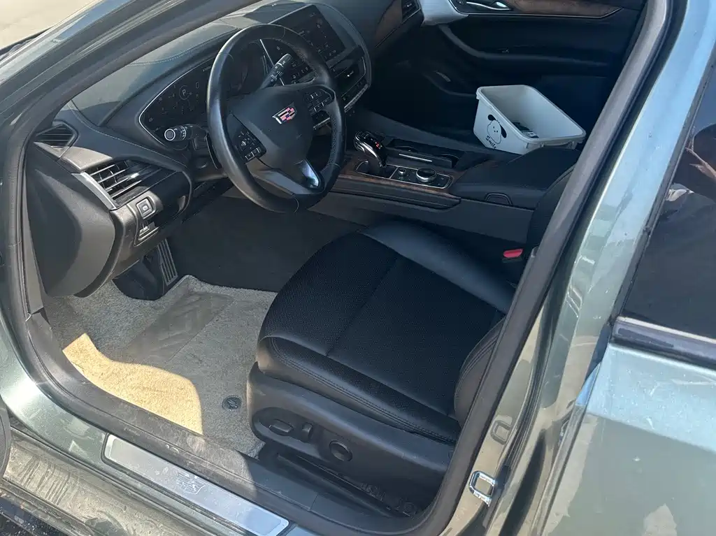 Cadillac CT5 — фото 9