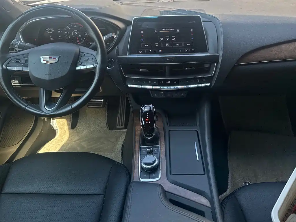 Cadillac CT5 — фото 10