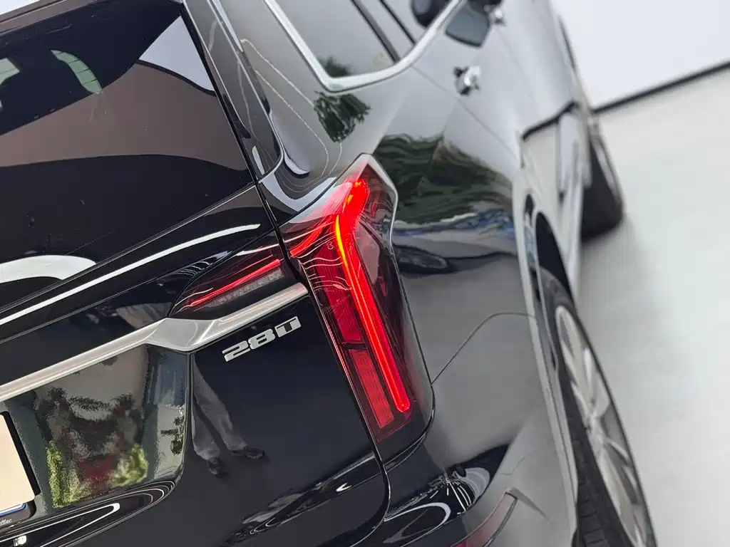 Cadillac XT6 — фото 18