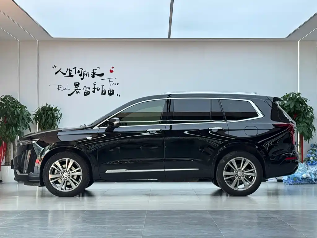 Cadillac XT6 — фото 20