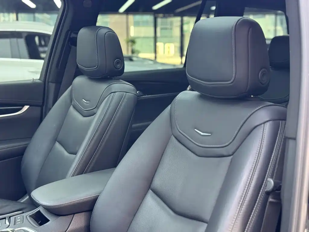 Cadillac XT6 — фото 8