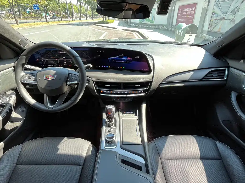Cadillac CT5 — фото 7