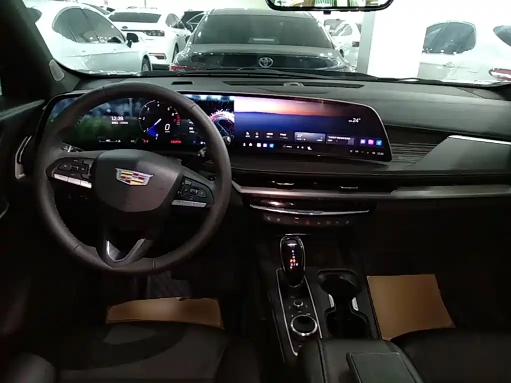 Cadillac XT4 — фото 10