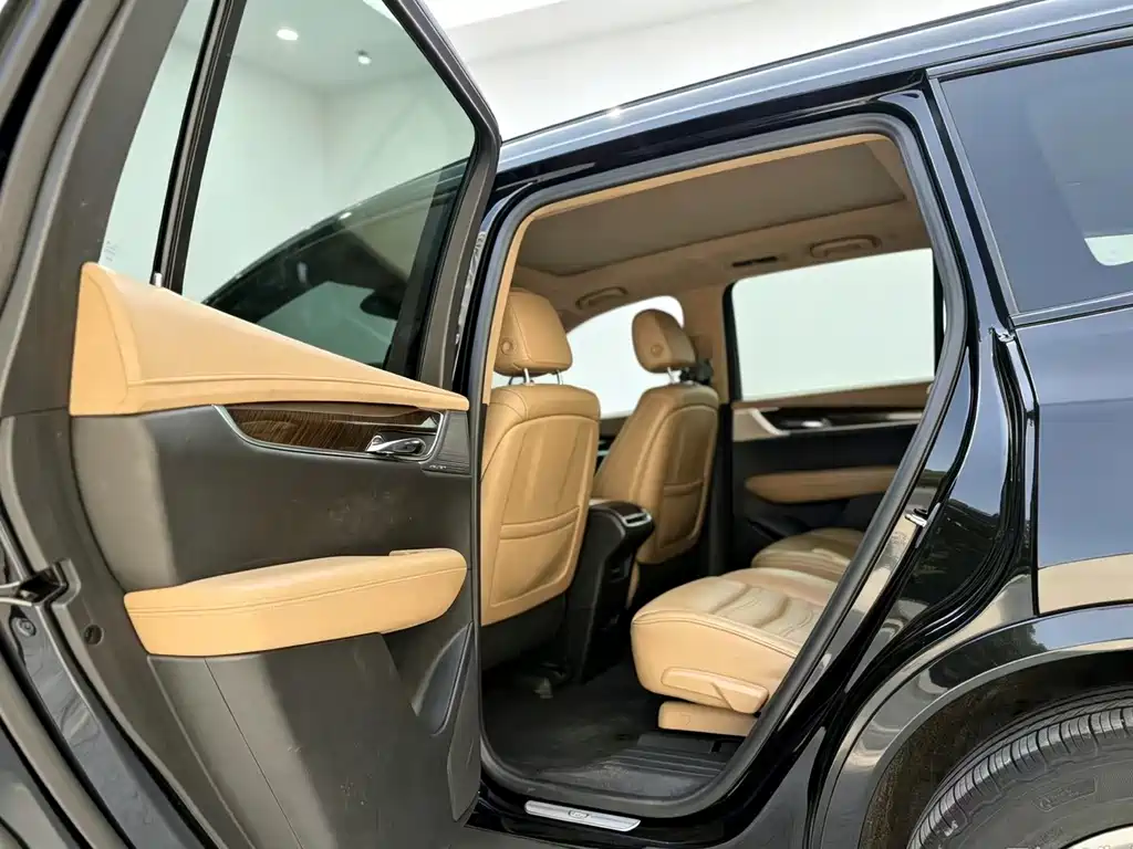 Cadillac XT6 — фото 7