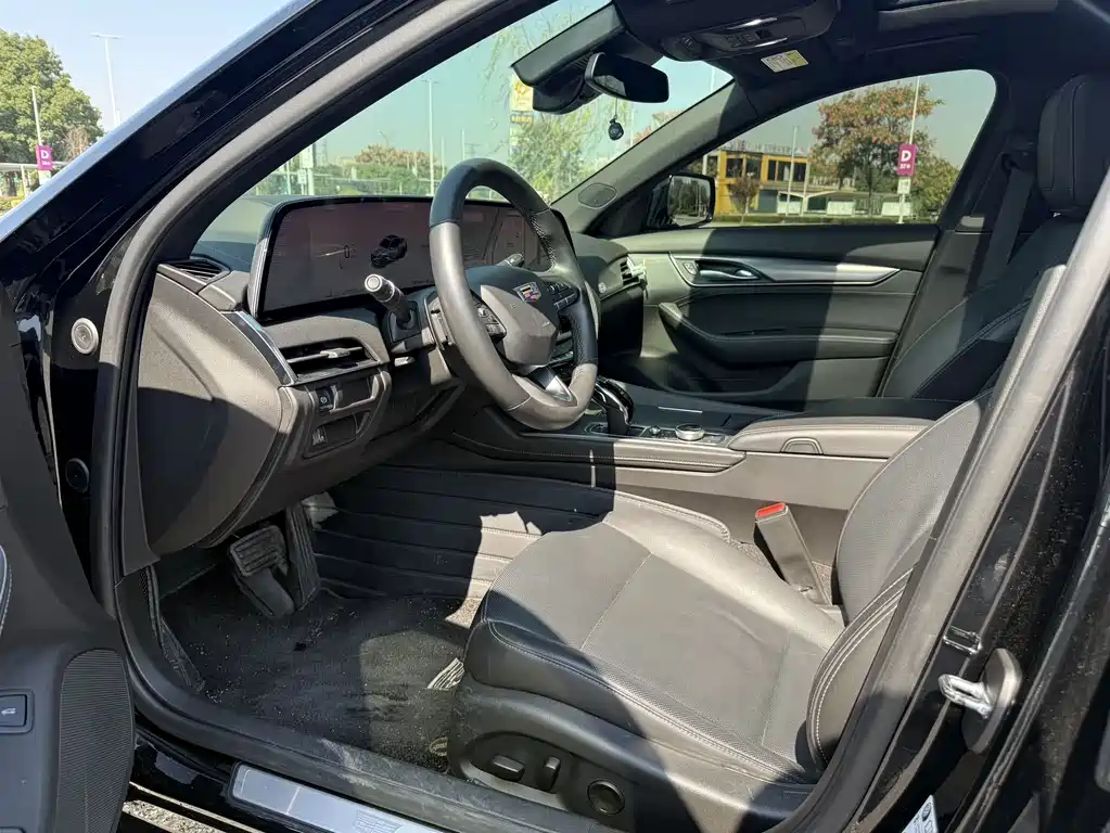 Cadillac CT5 — фото 8