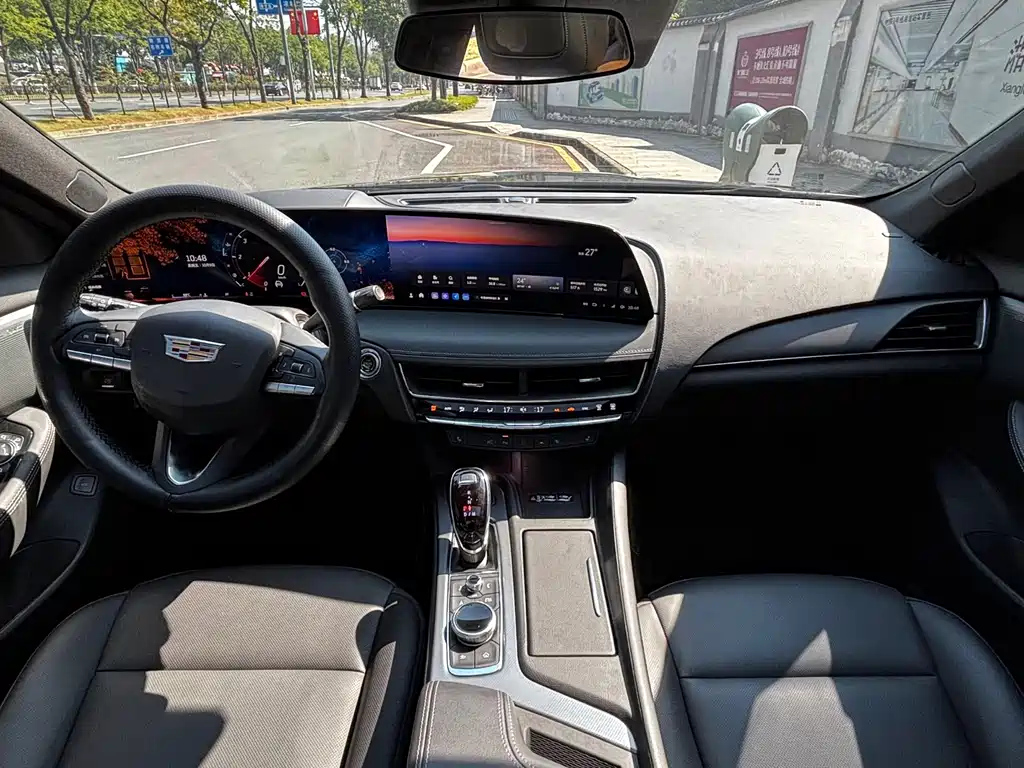 Cadillac CT5 — фото 7