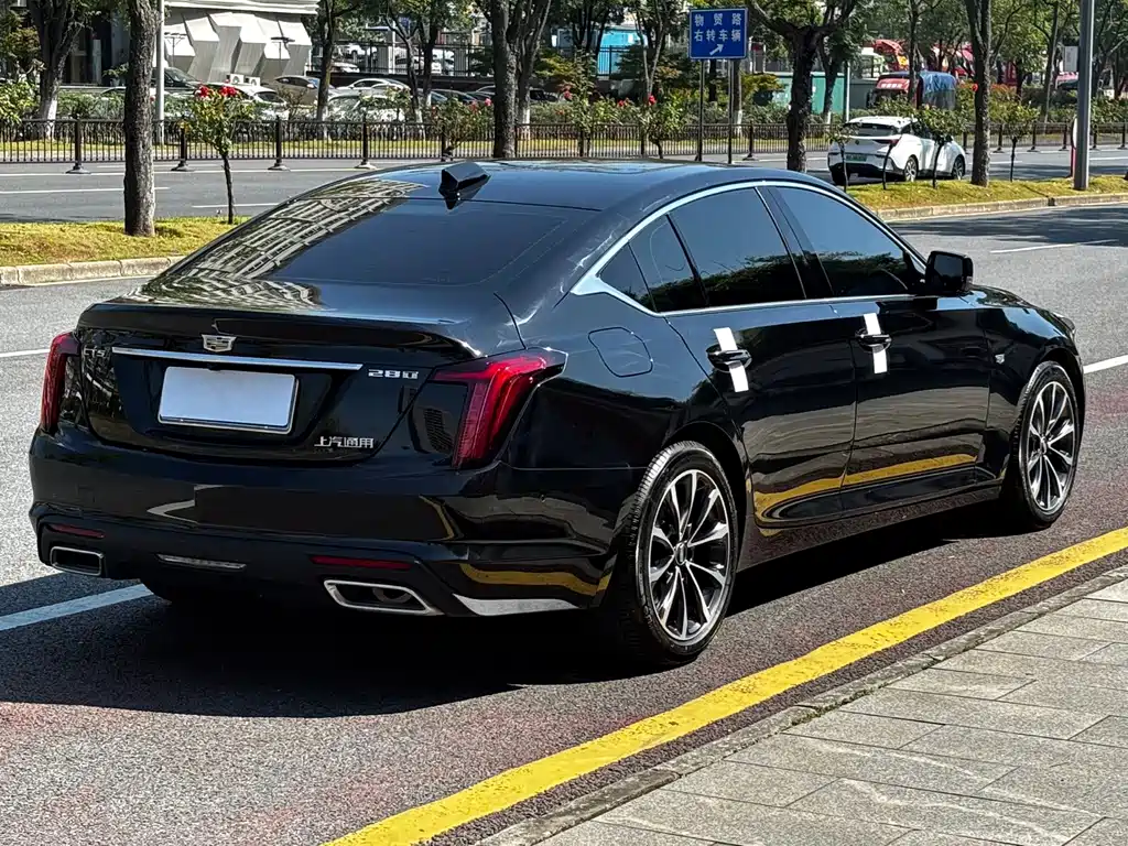 Cadillac CT5 — фото 8