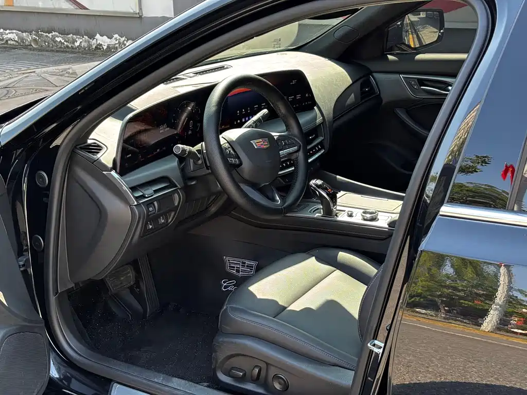 Cadillac CT5 — фото 10