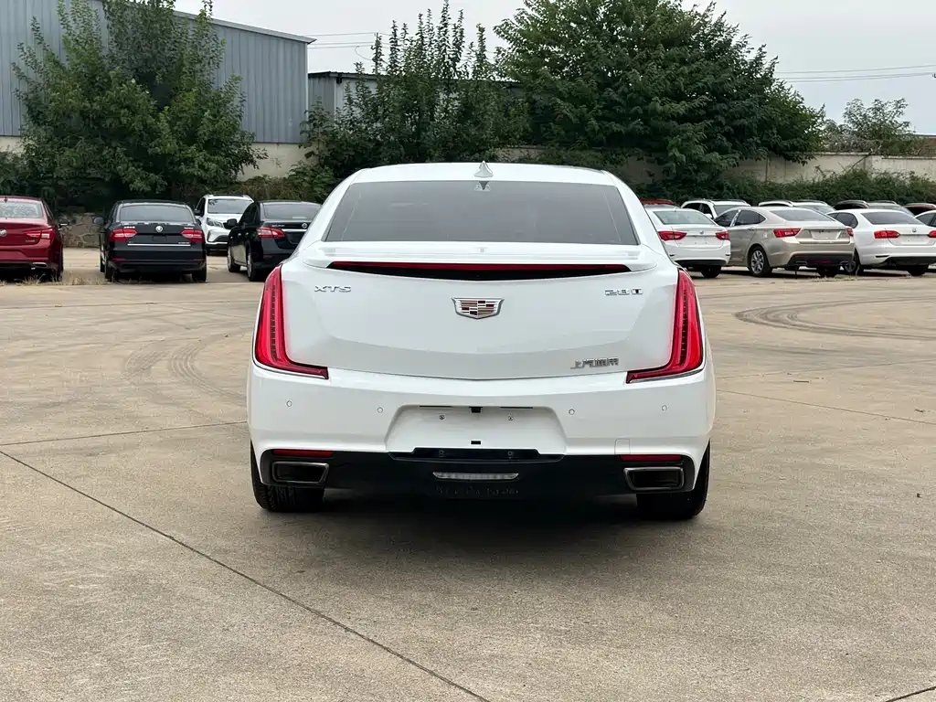 Cadillac XTS — фото 10