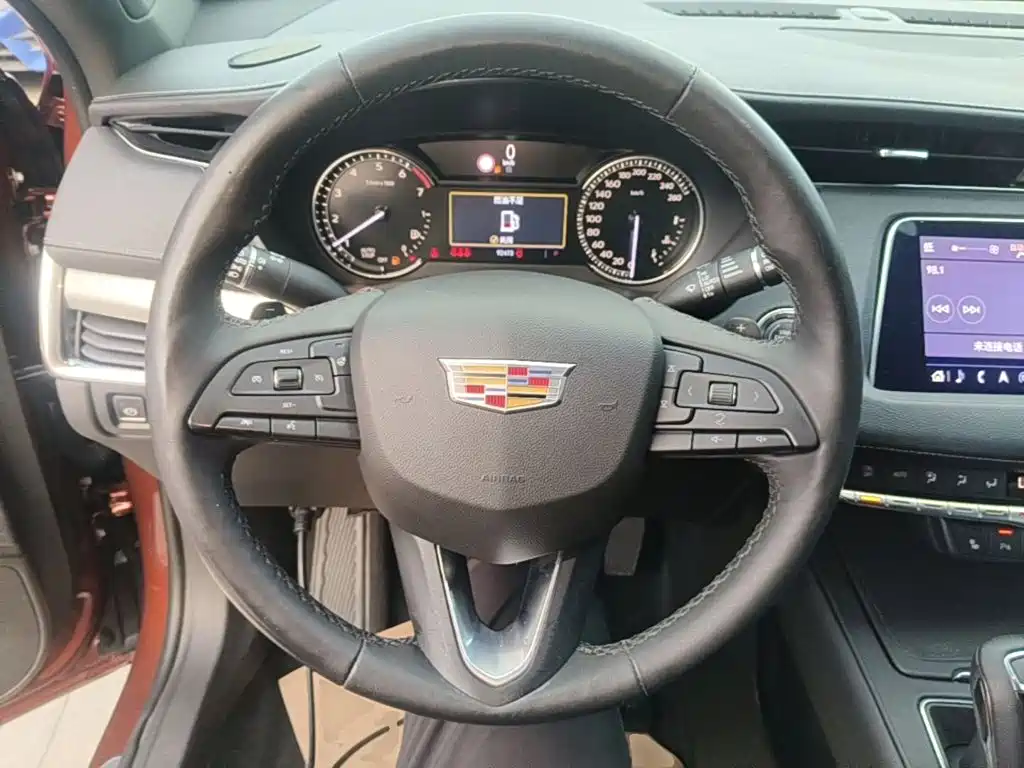 Cadillac XT4 — фото 11