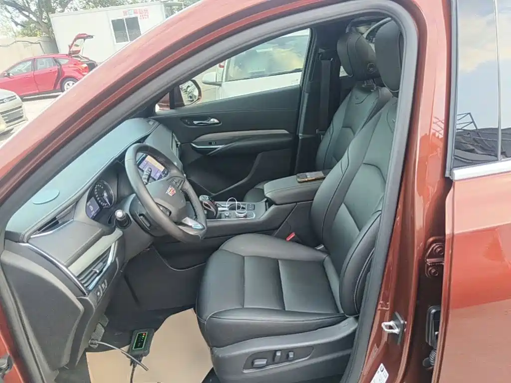 Cadillac XT4 — фото 15