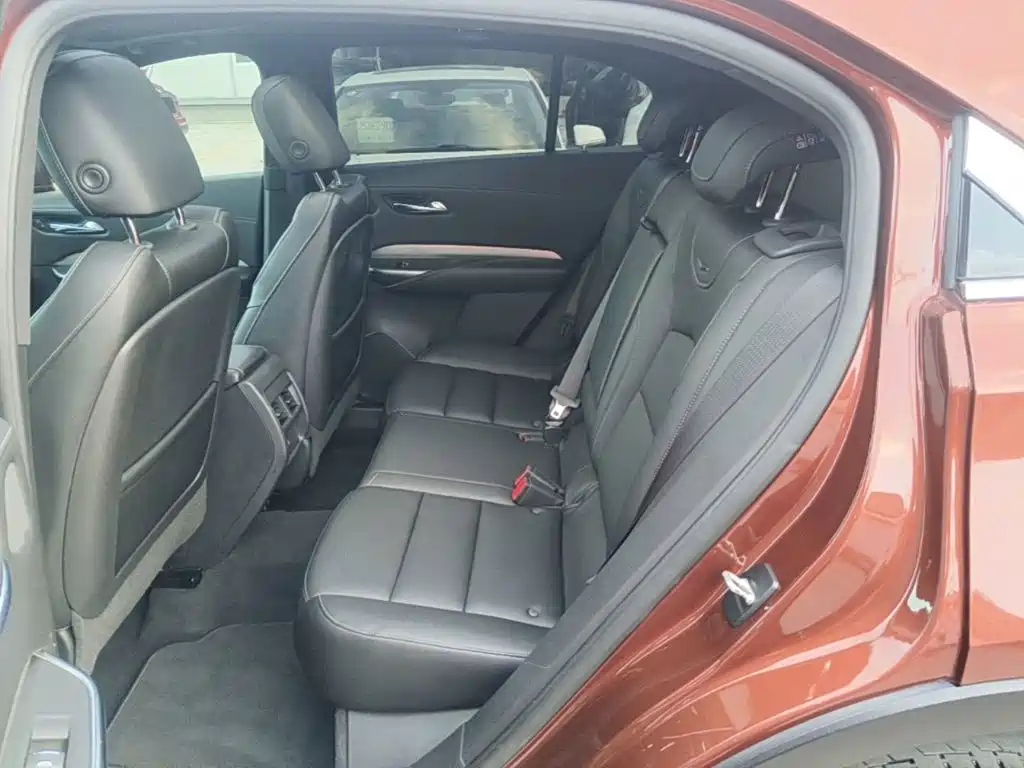 Cadillac XT4 — фото 17