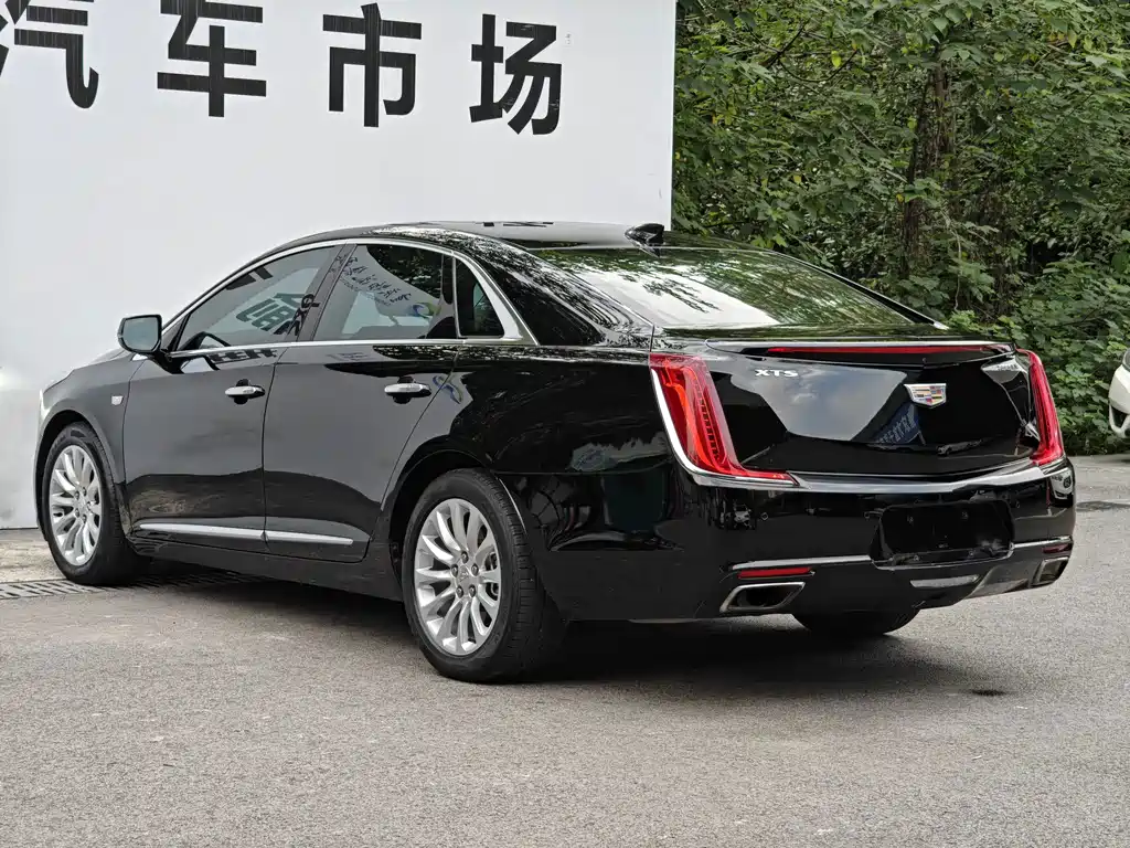 Cadillac XTS — фото 11