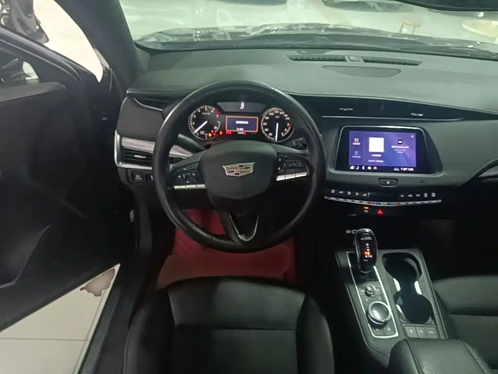 Cadillac XT4 — фото 11