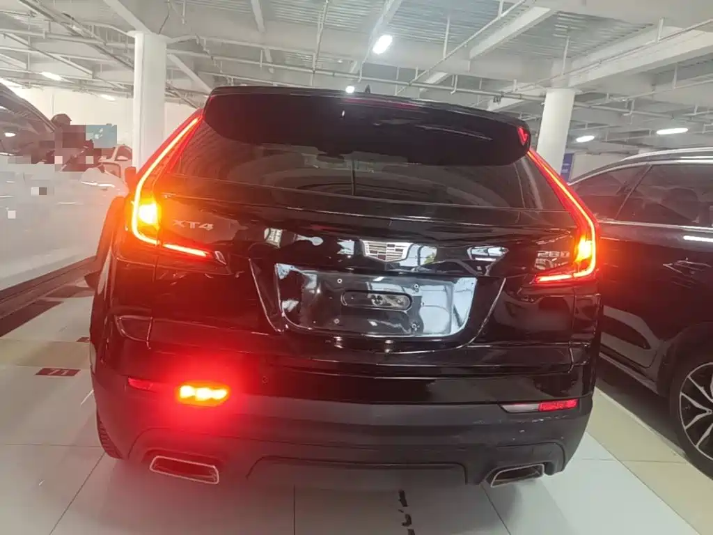 Cadillac XT4 — фото 6