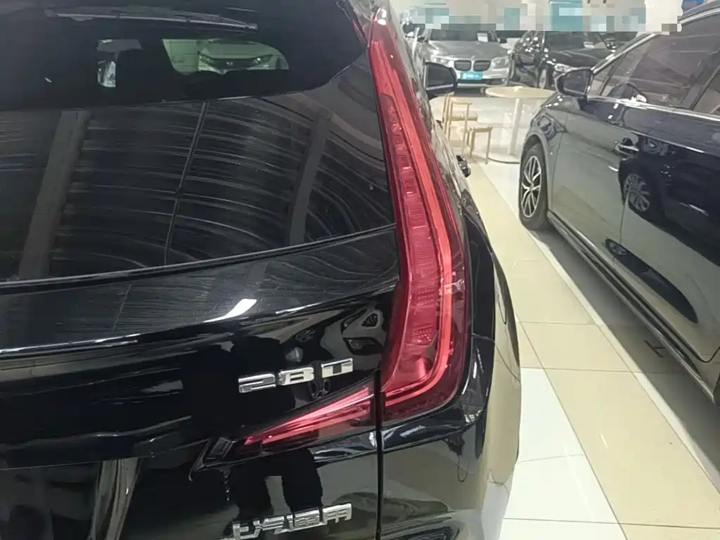 Cadillac XT4 — фото 8