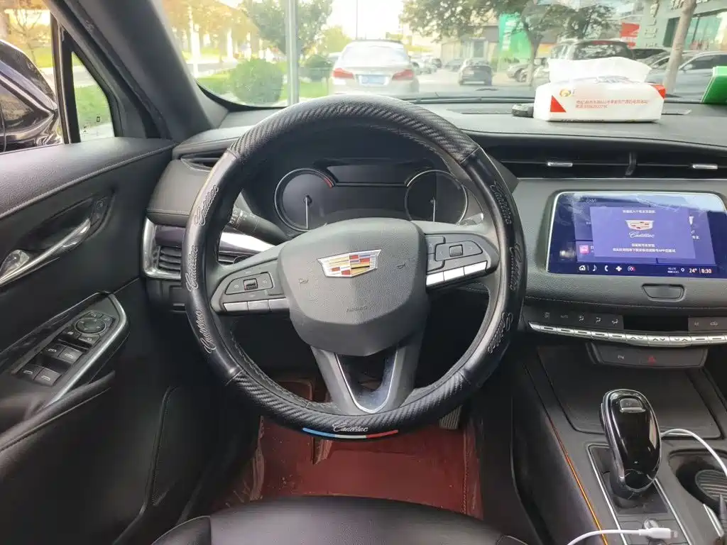 Cadillac XT4 — фото 11