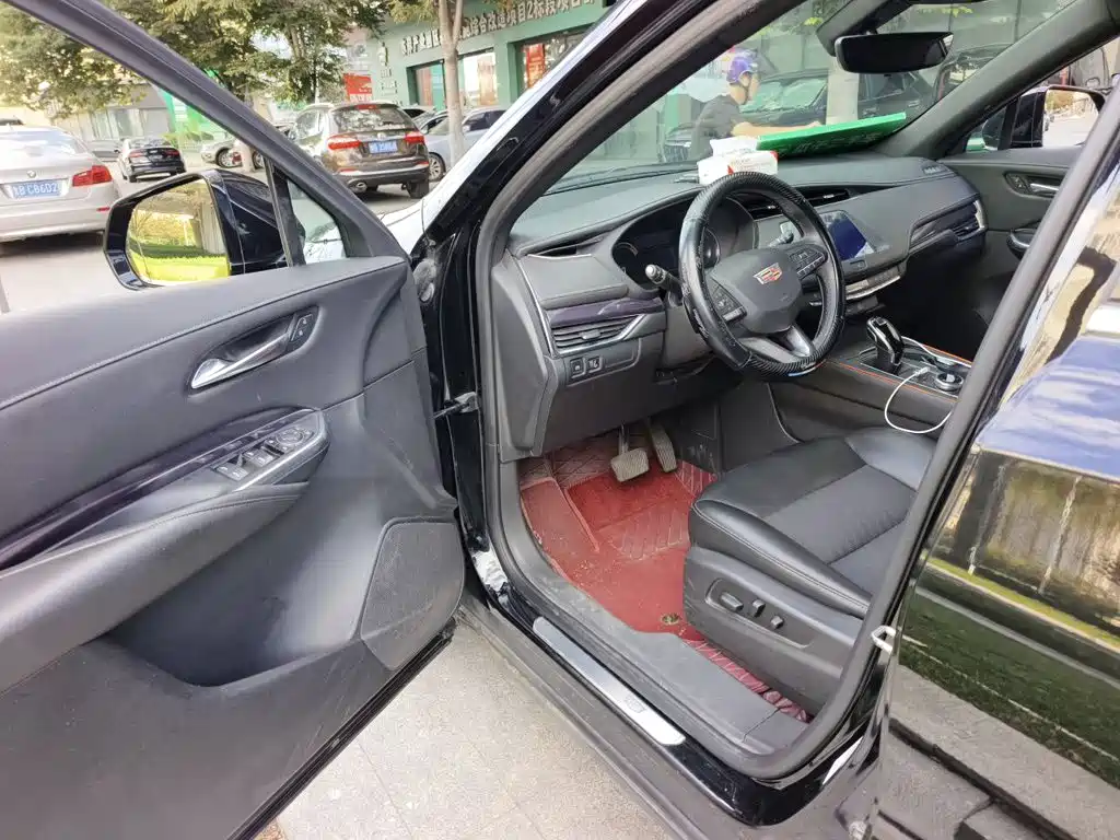 Cadillac XT4 — фото 17