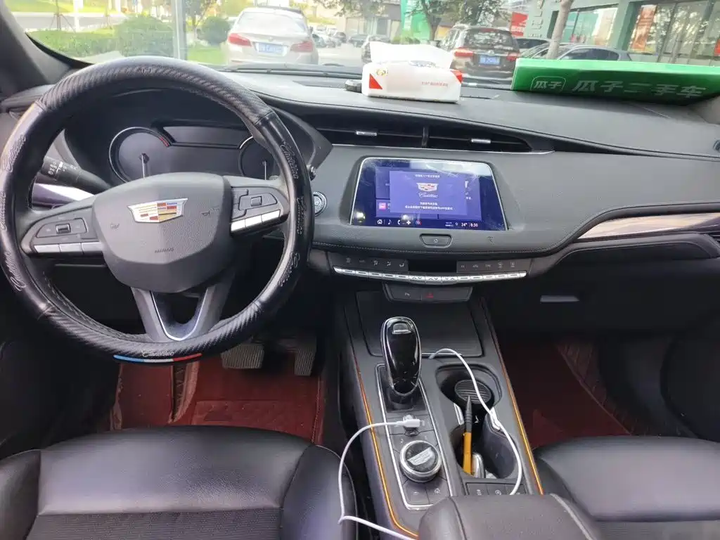 Cadillac XT4 — фото 10