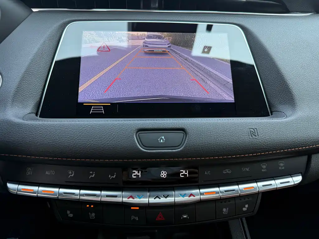 Cadillac XT4 — фото 13