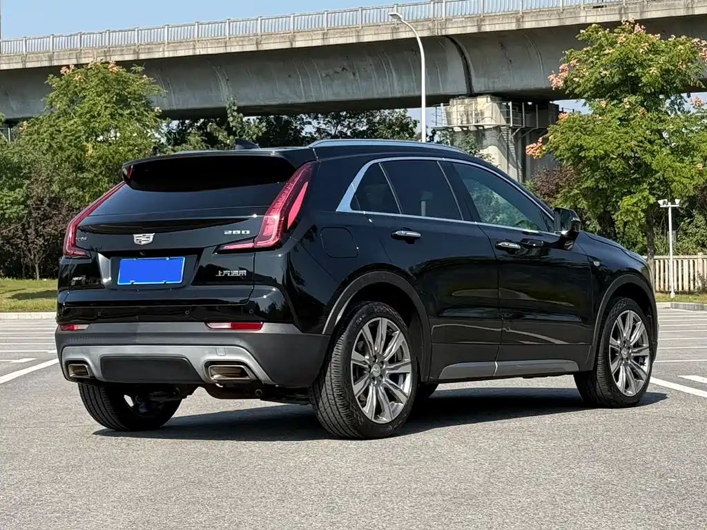 Cadillac XT4 — фото 6