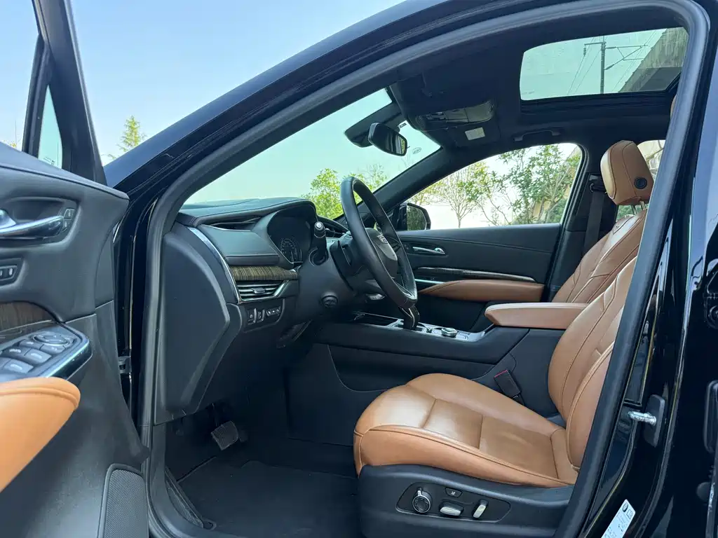 Cadillac XT4 — фото 7