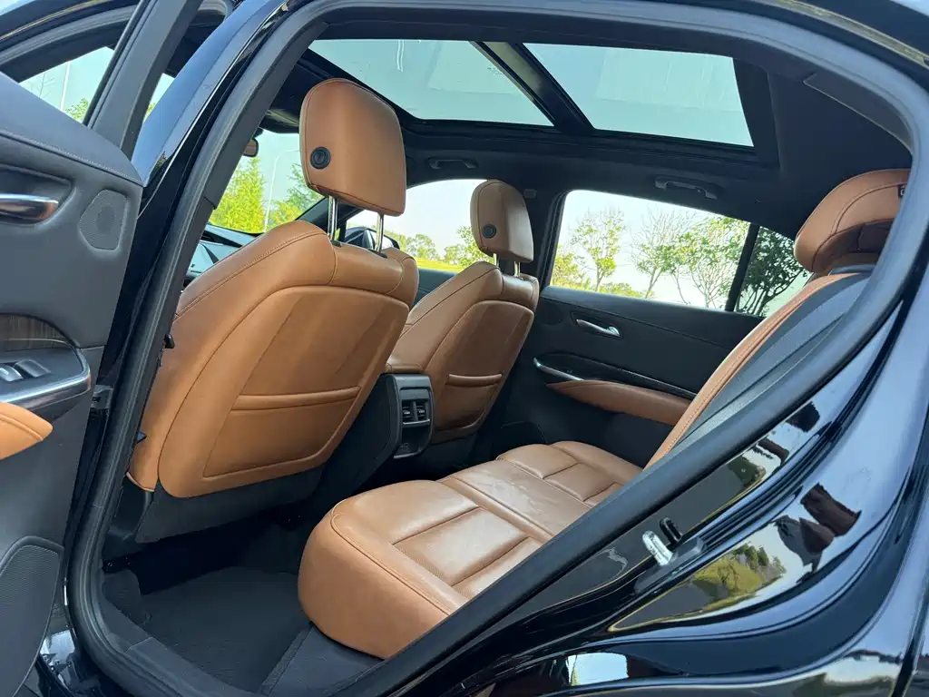 Cadillac XT4 — фото 8