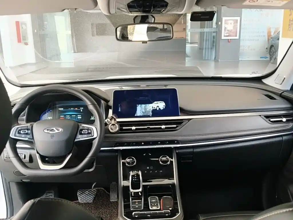 Chery Tiggo 8 — фото 10