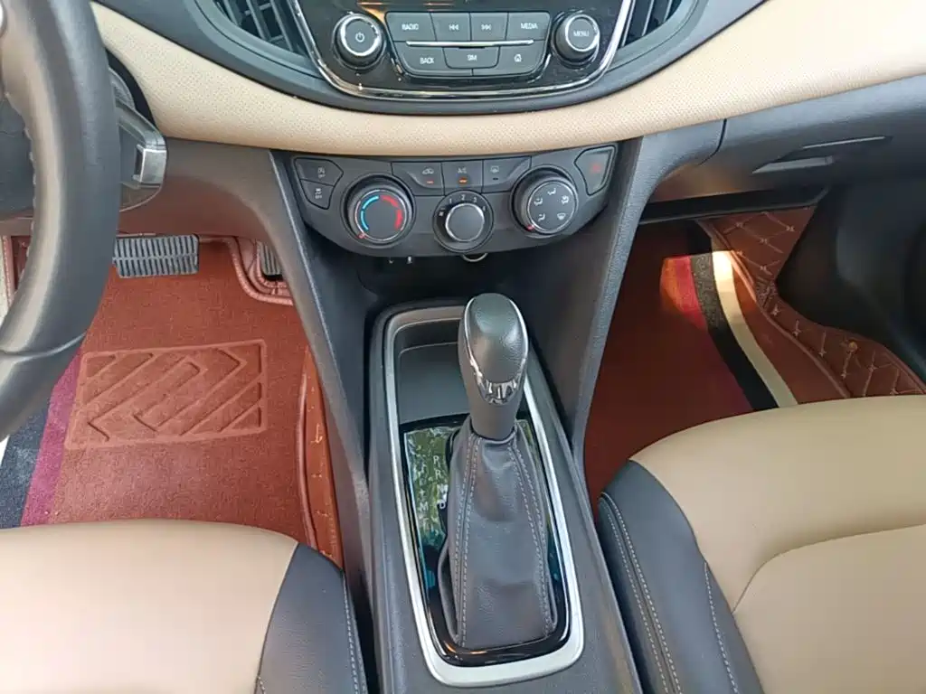 Chevrolet Monza — фото 14