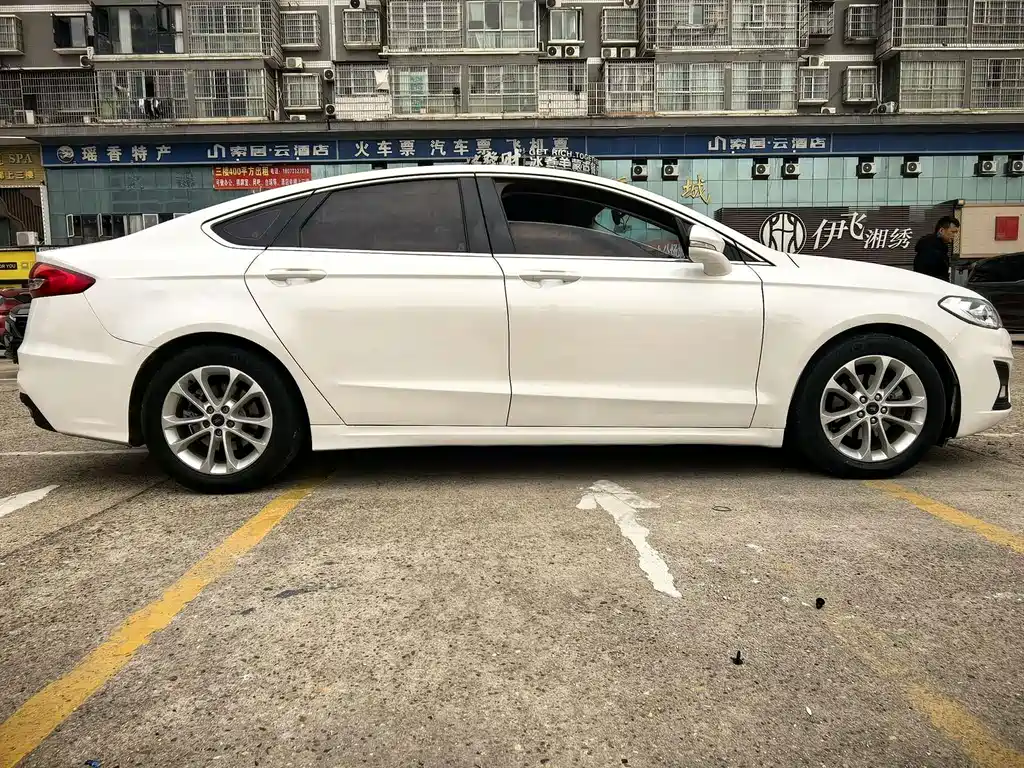Ford Mondeo — фото 6