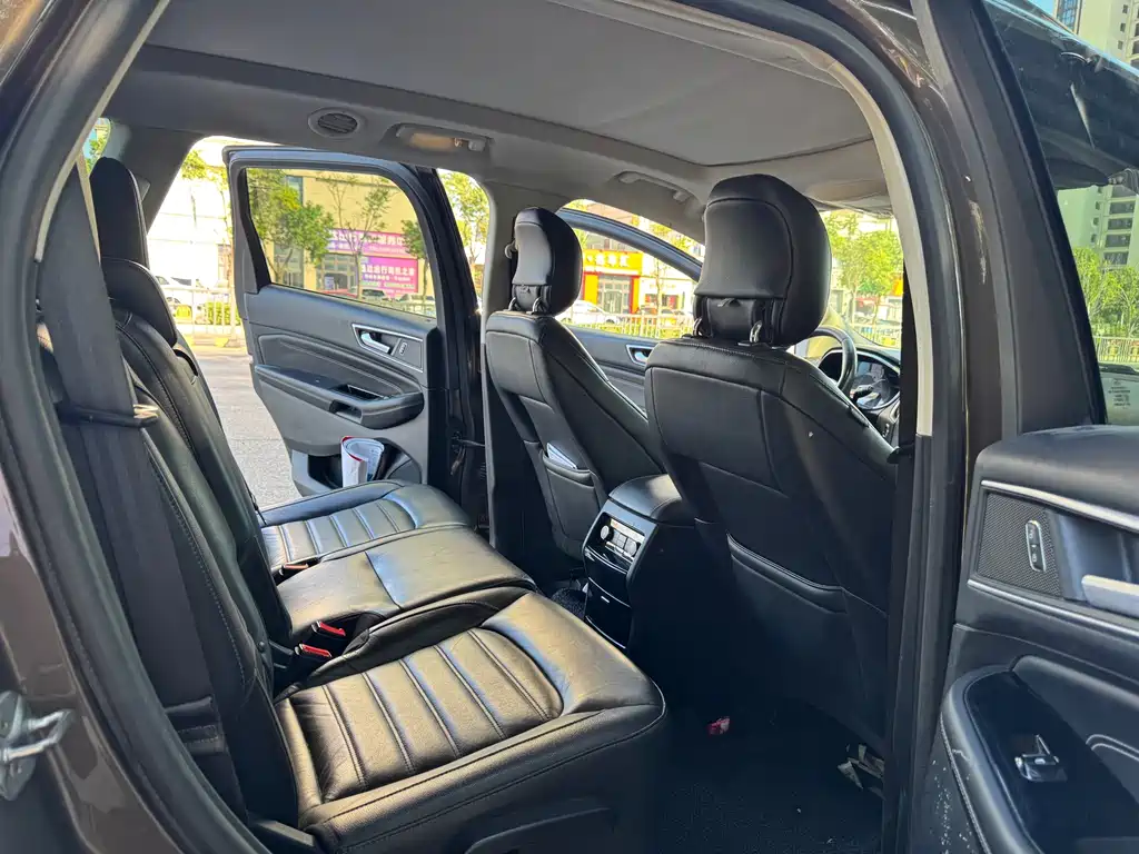 Ford Edge — фото 7