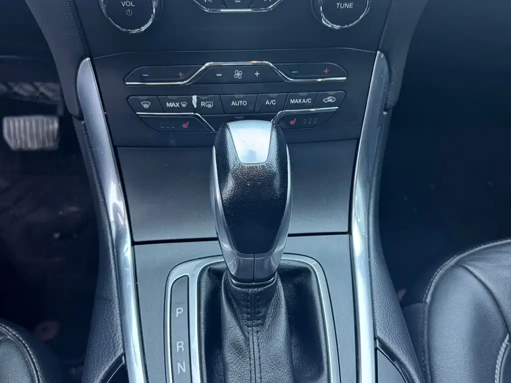 Ford Edge — фото 9
