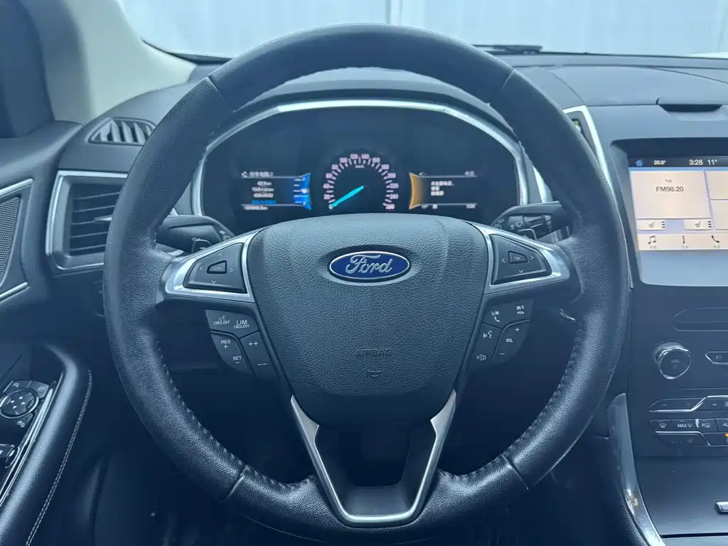 Ford Edge — фото 10
