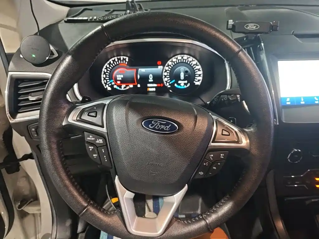Ford Edge — фото 11