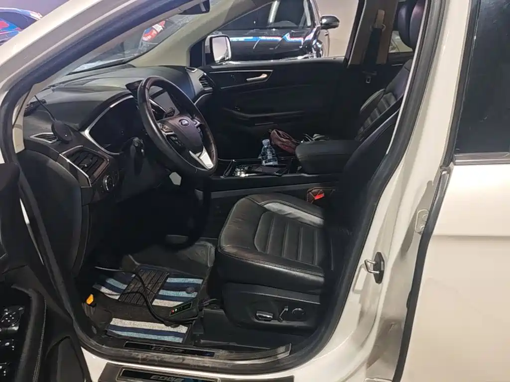 Ford Edge — фото 15