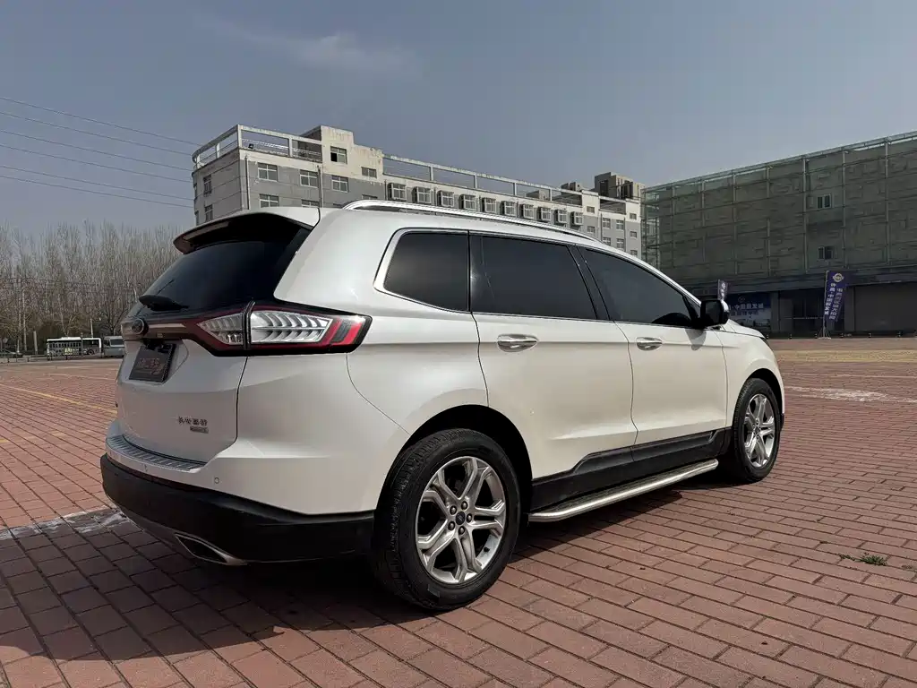 Ford Edge — фото 4
