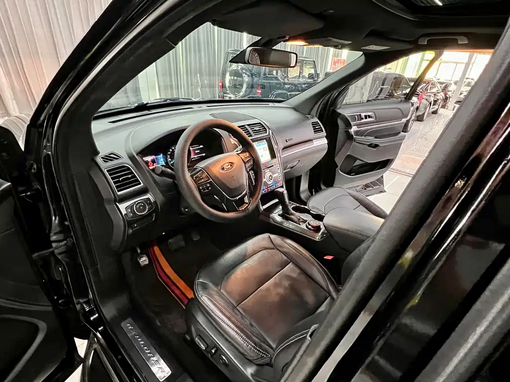 Ford Explorer (Import) — фото 9