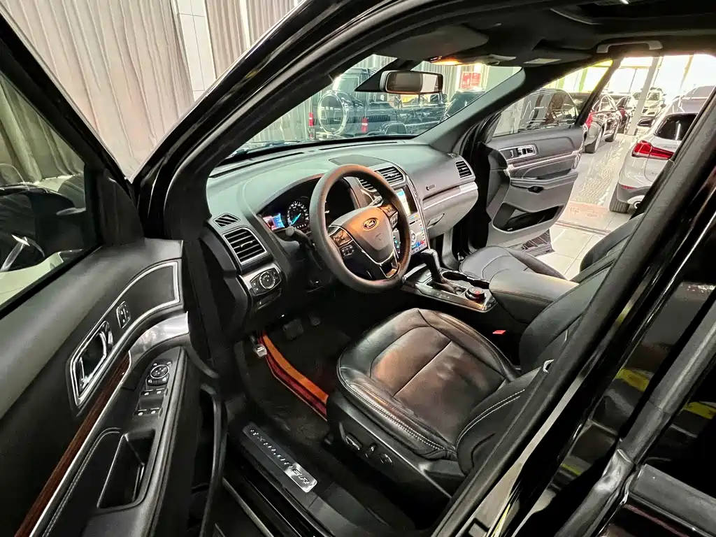 Ford Explorer (Import) — фото 10