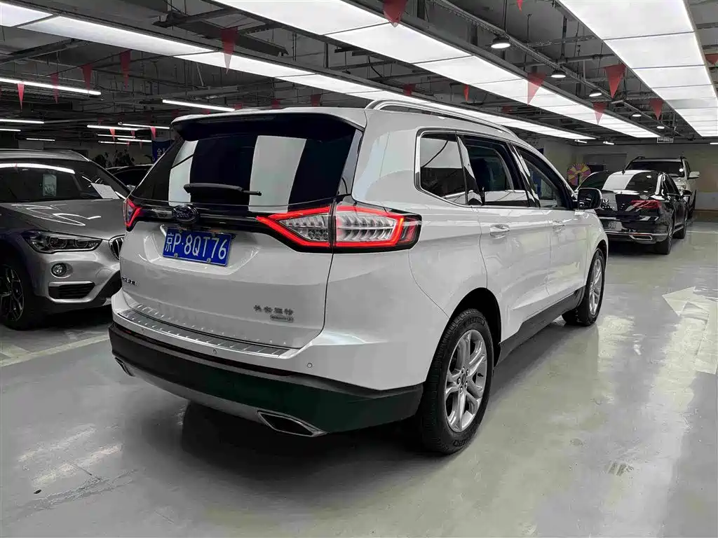 Ford Edge — фото 14