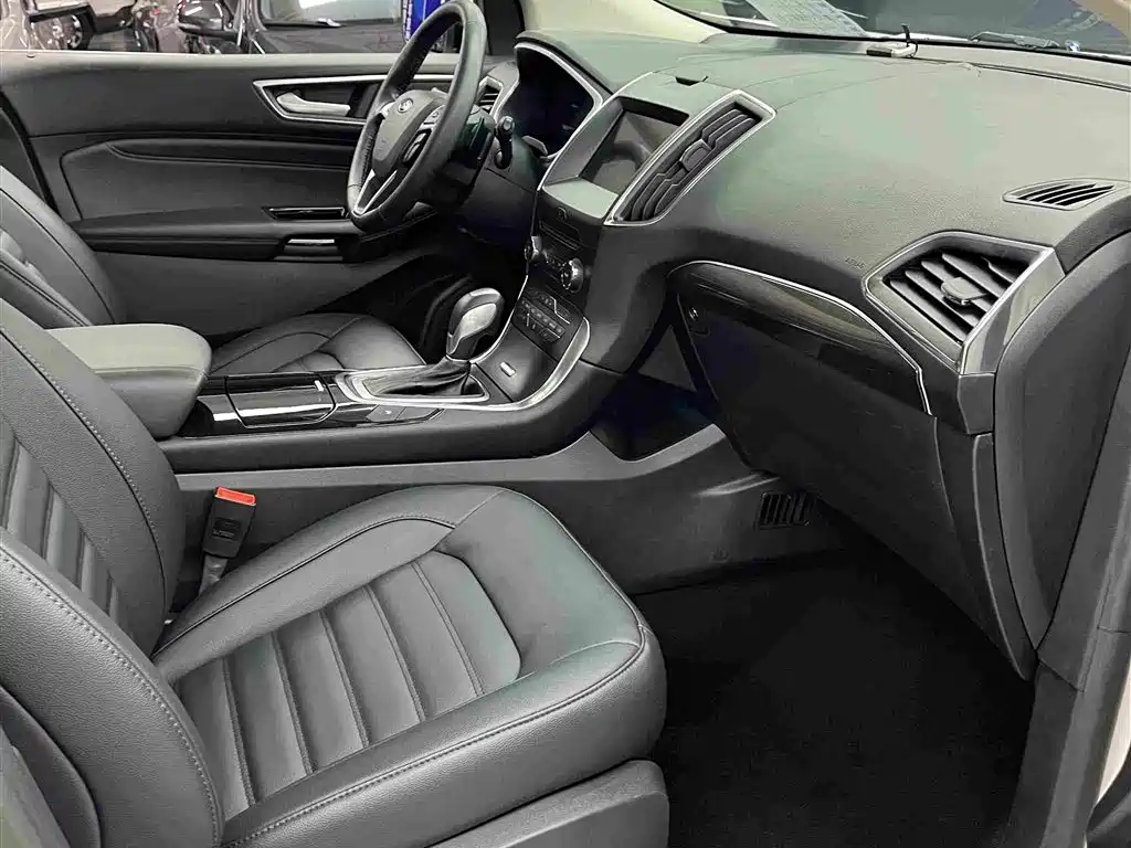 Ford Edge — фото 10