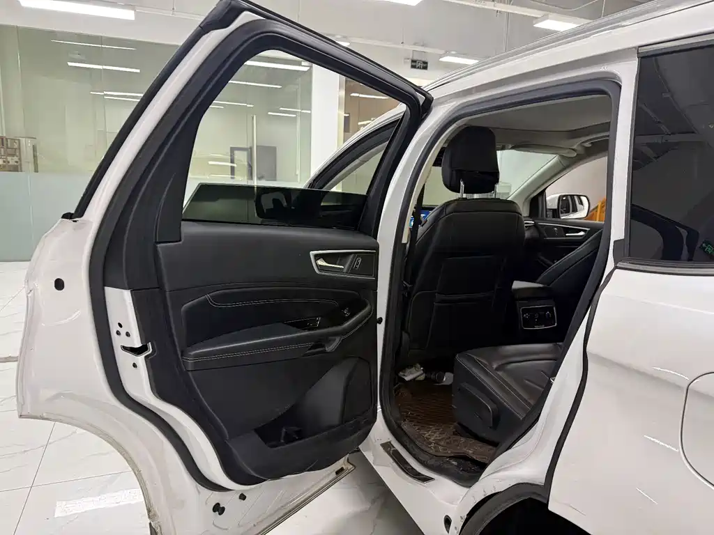 Ford Edge — фото 13