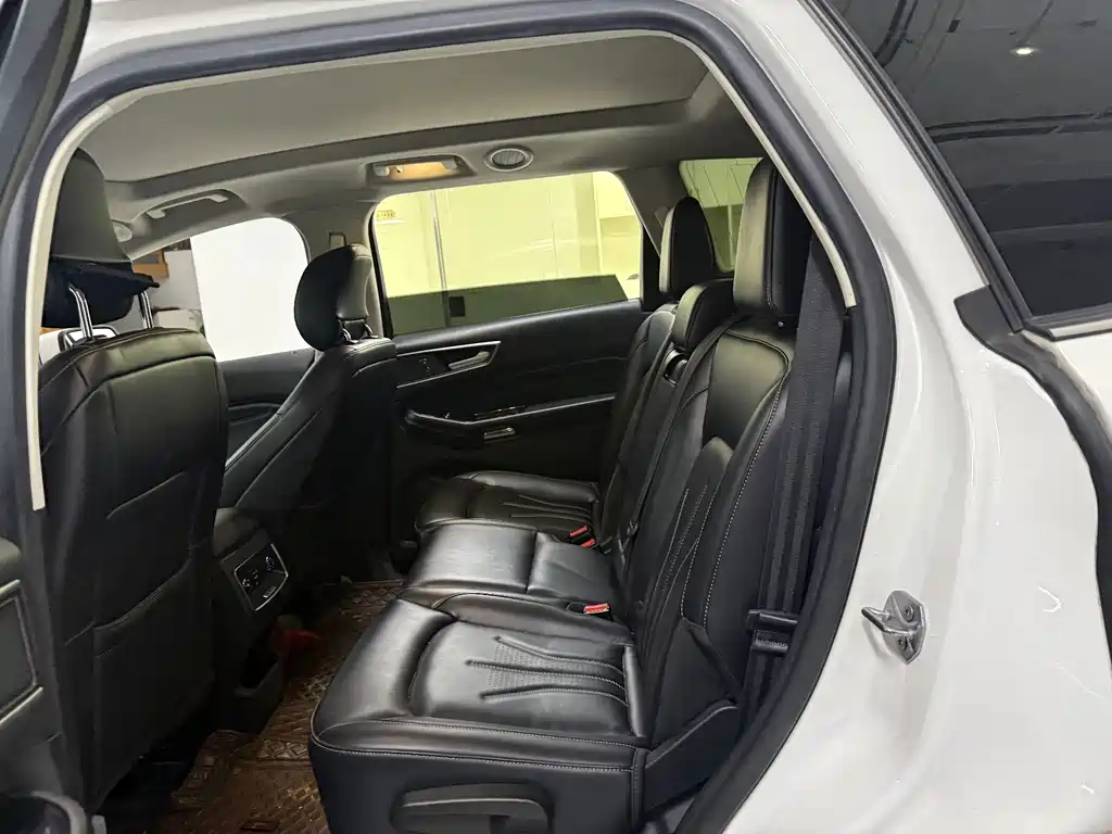 Ford Edge — фото 14