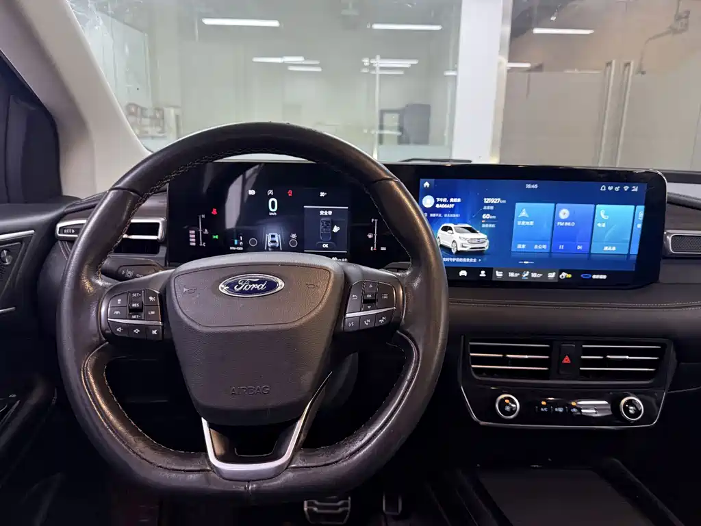 Ford Edge — фото 17