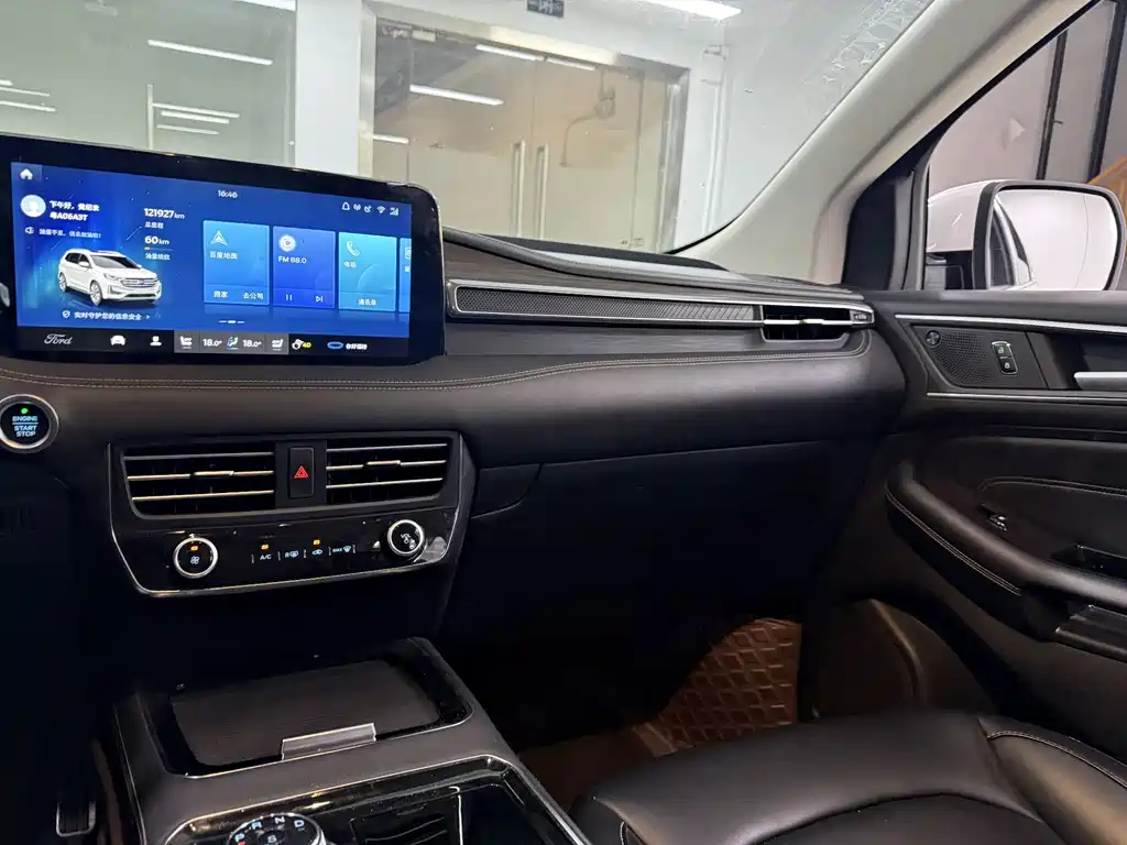 Ford Edge — фото 18