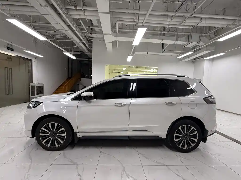 Ford Edge — фото 3